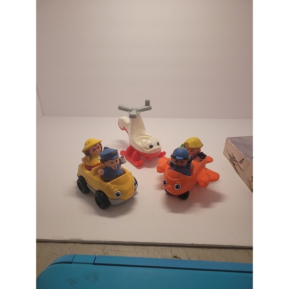 Fisher Price Little People Discovery Airport Helicopter Plane Taxi With 4 People